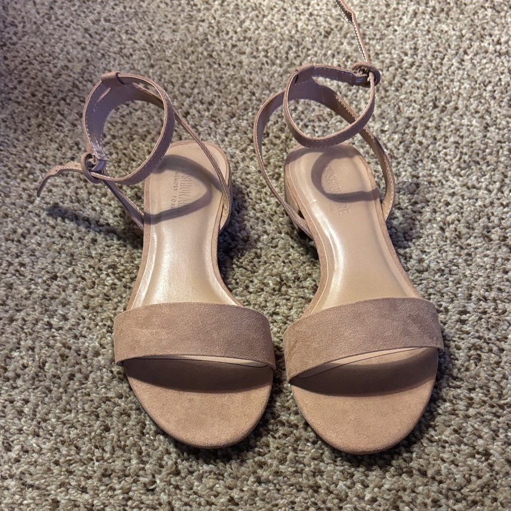 Chic Tan Women's Sandals